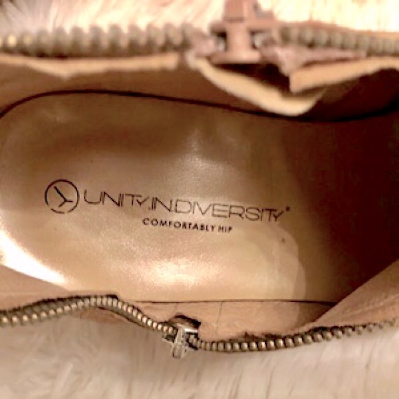 “NEW” Unity in Diversity Sage Sandal - Picture 9 of 11